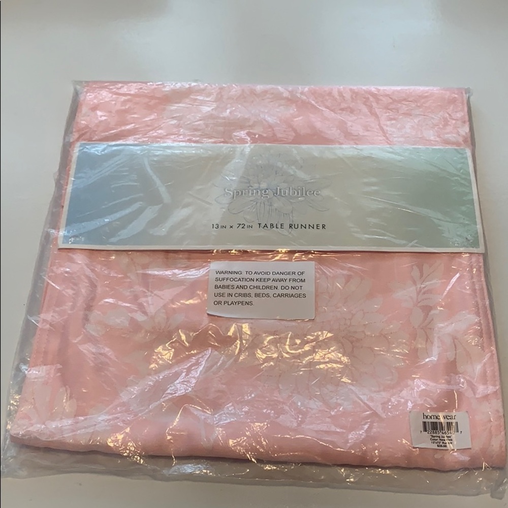 NWT Spring Jubilee table runner 13x72in